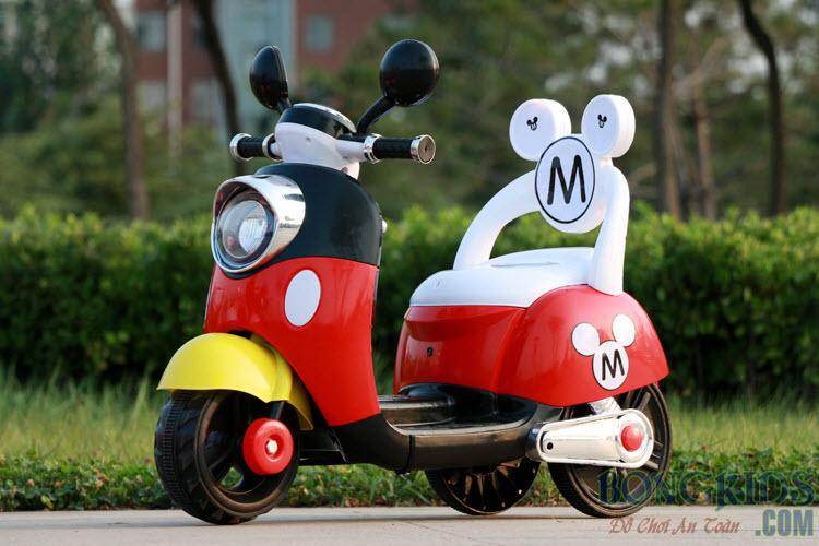 Xe máy điện Vespa 6688M