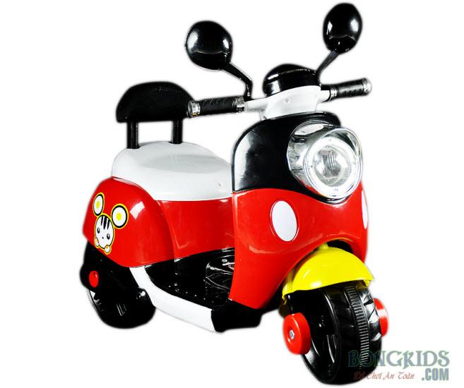 Xe máy điện trẻ em Vespa có tựa lưng màu đỏ