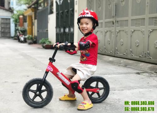 Có nên mua xe thăng bằng cho bé không?