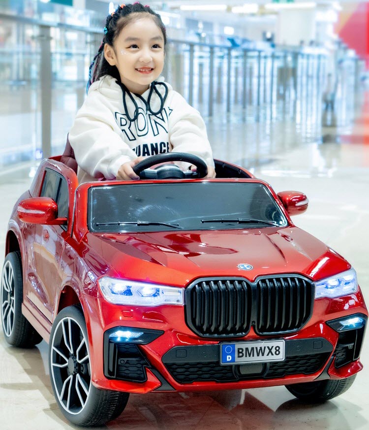Xe ô tô điện trẻ em BMW X8 ghế đệm êm, sơn bóng cao cấp 1