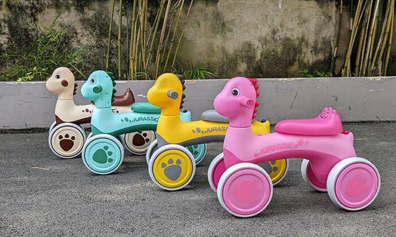Xe chòi chân khủng long Jurassic cho bé 1-3 tuổi