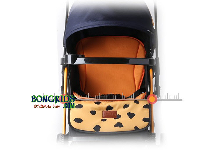 Xe đẩy cho bé Seebaby T11 có chỗ ngồi cho bé rộng rãi thoải mái