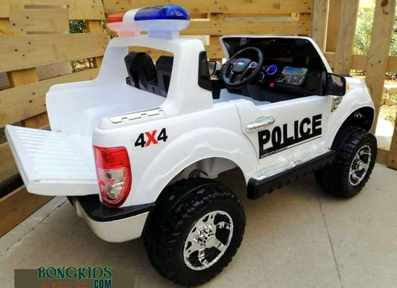 Ô tô cảnh sát cho bé