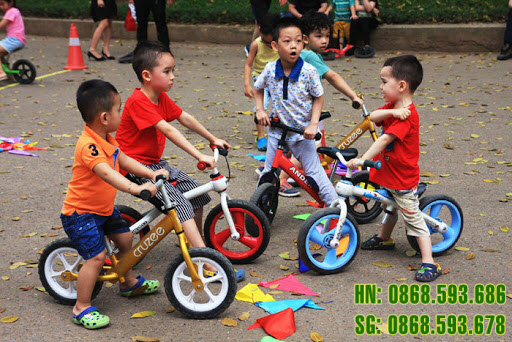 Xe thăng bằng 2 bánh cho bé